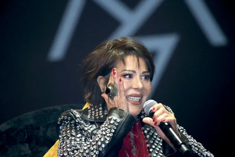 Alejandra Guzmán sufrió un accidente en pleno show: “Se me salió la cadera”