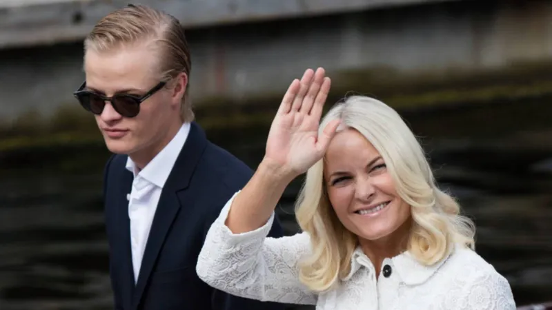 Condenan al HIJO DE LA PRINCESA heredera de Noruega a 4 años de prisión por dos cargos de vi0l4ci0n