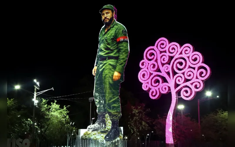 Imágenes: Escultura Iluminada en Homenaje al Comandante Fidel Castro Ruz