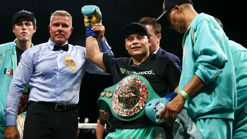 Isaac «Pitbull» Cruz consolida su narrativa en el boxeo