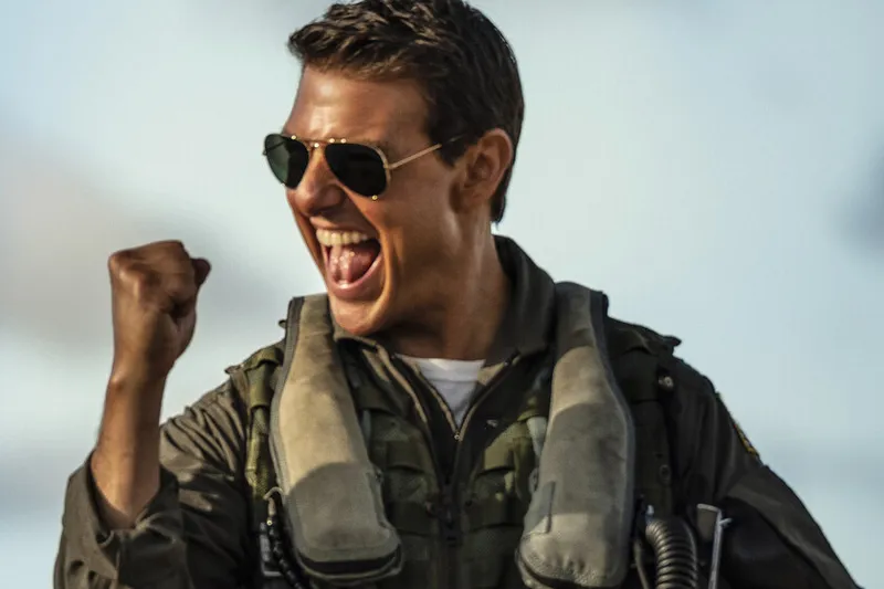 El ejército le dijo que nunca podría ser piloto militar. Décadas después terminó pilotando para Top Gun gracias a su empresa millonaria