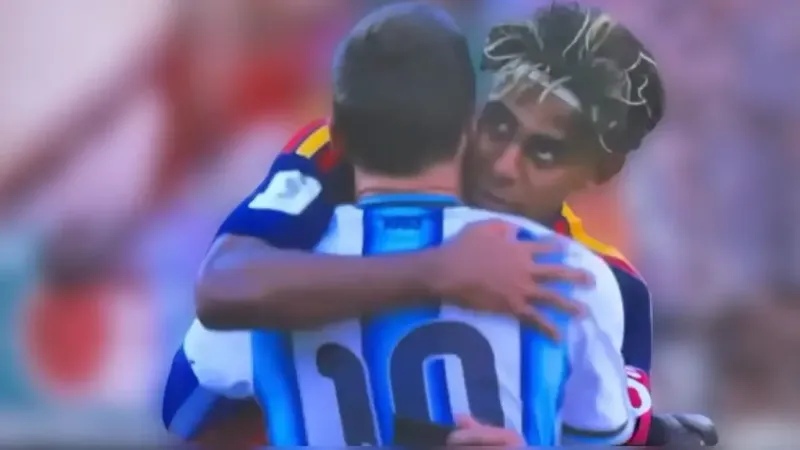 Lamine Yamal consoló a Messi tras la final del Mundial