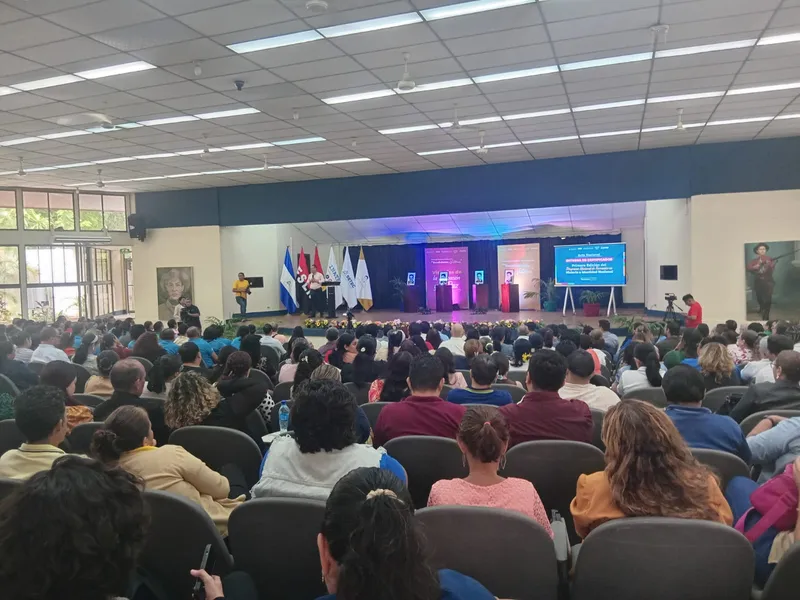 Docentes se gradúan en Historia e Identidad Nacional