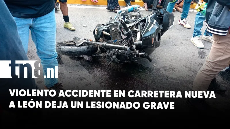 Fuerte accidente deja un lesionado y un microbús volcado en la carretera Nueva a...