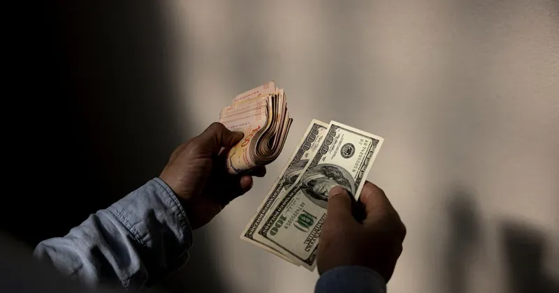 Itaú revela sus nuevas proyecciones del precio del dólar en América Latina para el remate de 2026 y 2027
