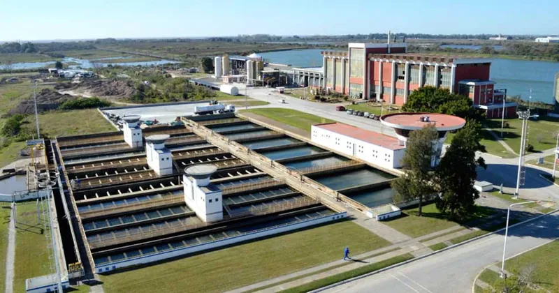 AySA: el Gobierno de Milei se desprende de la empresa estatal de agua por US$340 millones