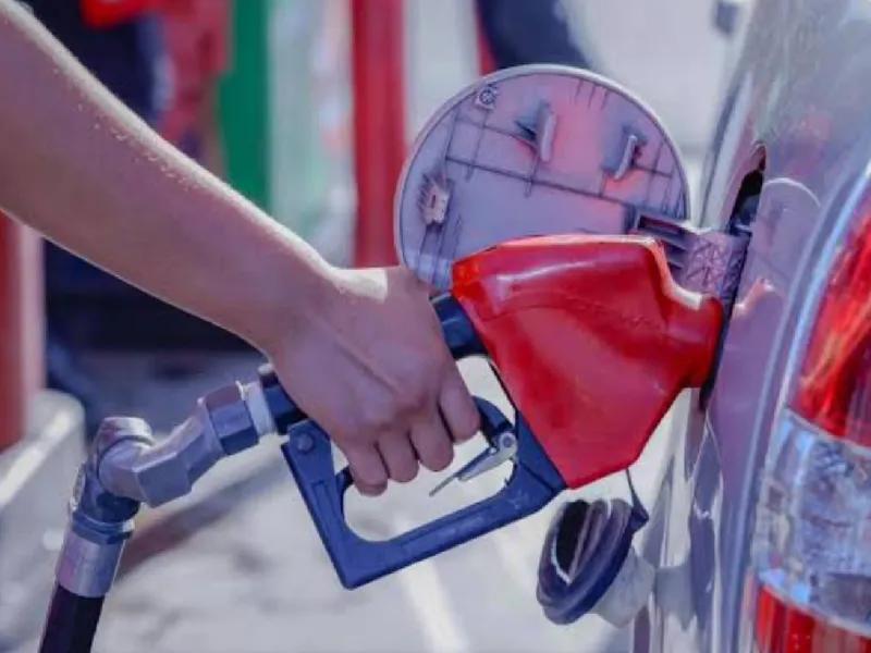 Gobierno anuncia estabilidad en los precios de las gasolinas, diésel y gas licuado