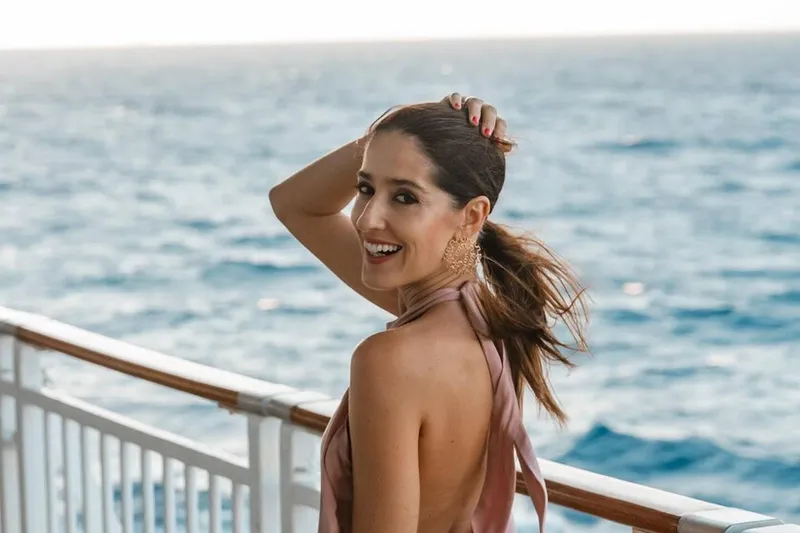De una noche de verano a una boda de día: el nuevo vestido de Sfera perfecto para llevar con tacones o alpargatas