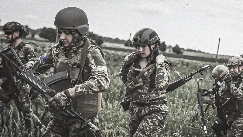 Rusia: Comisión Europea presiona a Ucrania para reclutar mujeres y enviarlas a la guerra