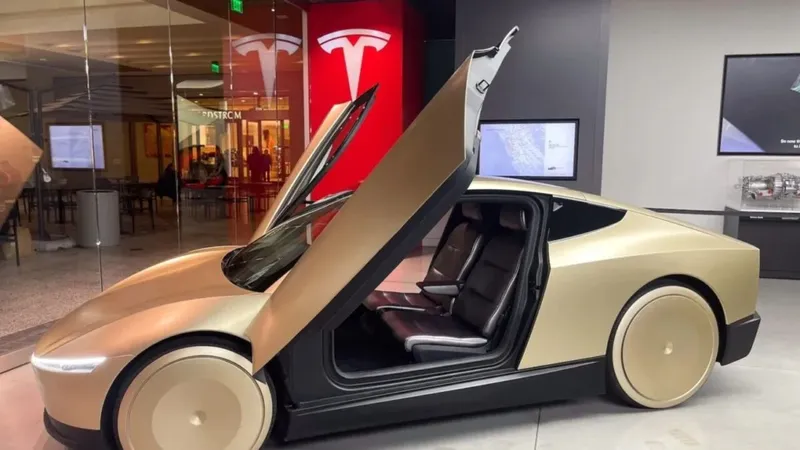 El Tesla Cybercab no tiene volante ni pedales: este es el insólito método para moverlo si bloquea una calle