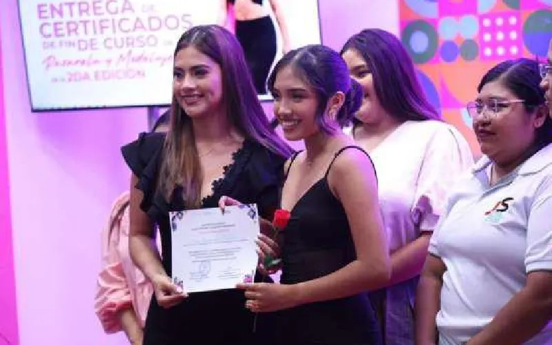 Jóvenes modelos de Masaya certificadas en Pasarela y Modelaje