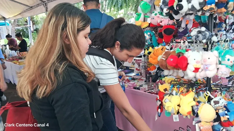 Jóvenes emprendedores amplían oportunidades comerciales en circuito creativo de la UAM en Nicaragua
