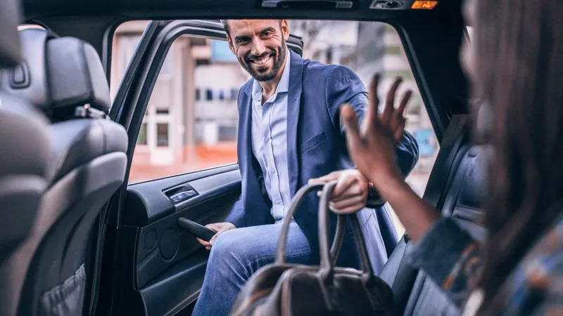 Esta ciudad busca predicar con el ejemplo de bajas emisiones: las nuevas licencias VTC, solo a coches eléctricos
