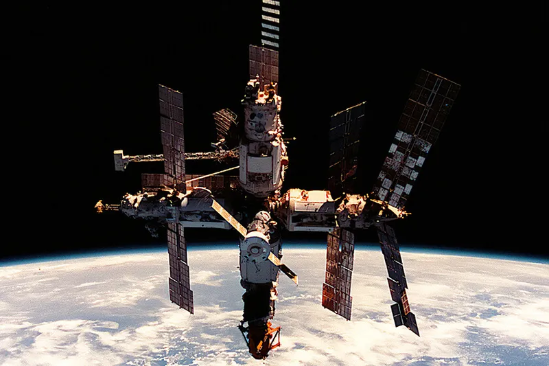 La NASA lleva más de 50 años usando un cementerio espacial, pero no está en la órbita de la Tierra