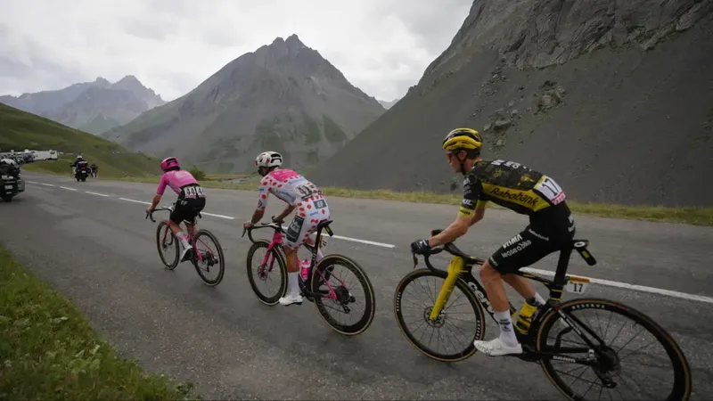 ¡Sepp Kuss evita caer al vacío en la 20ª etapa del Tour de Francia de milagro!