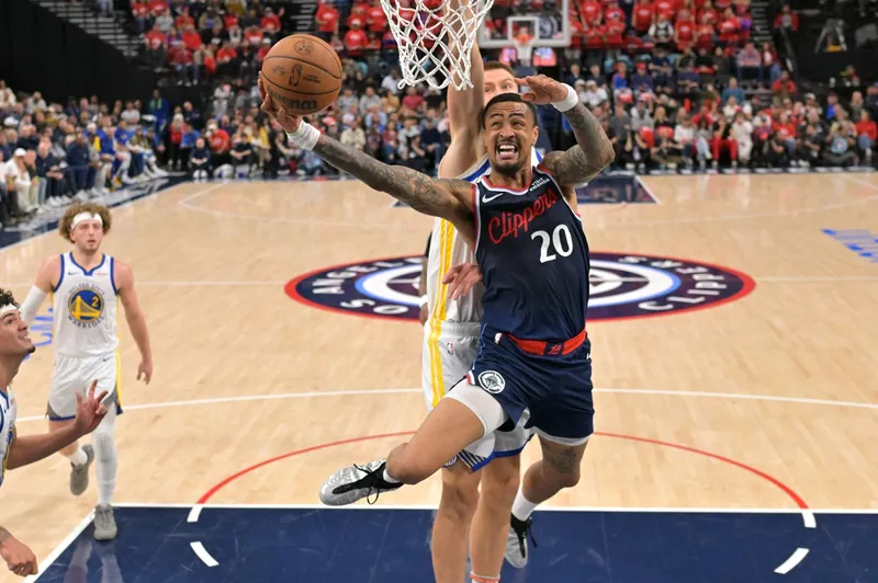 Los Pistons cierran el fichaje de John Collins