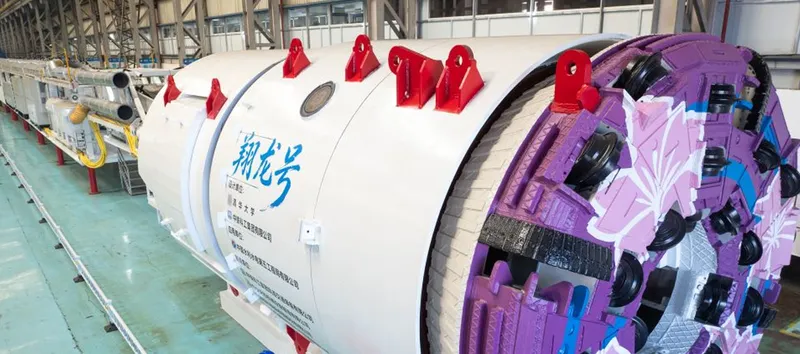 China presenta su primera máquina integrada de perforación y voladura