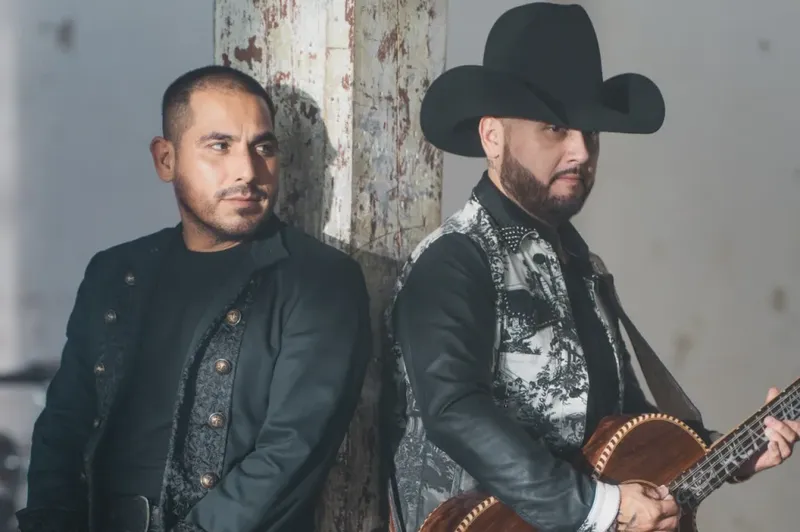 Espinoza Paz reclama el No. 1 de Regional Mexican Airplay con ‘Yo No Dije’ junto a La Fiera de Ojinaga