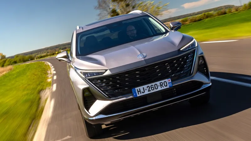 2.093 L de maletero, 1.026 km y 7 plazas por un precio de risa: probamos el nuevo SUV híbrido de MG que da un golpe en la mesa
