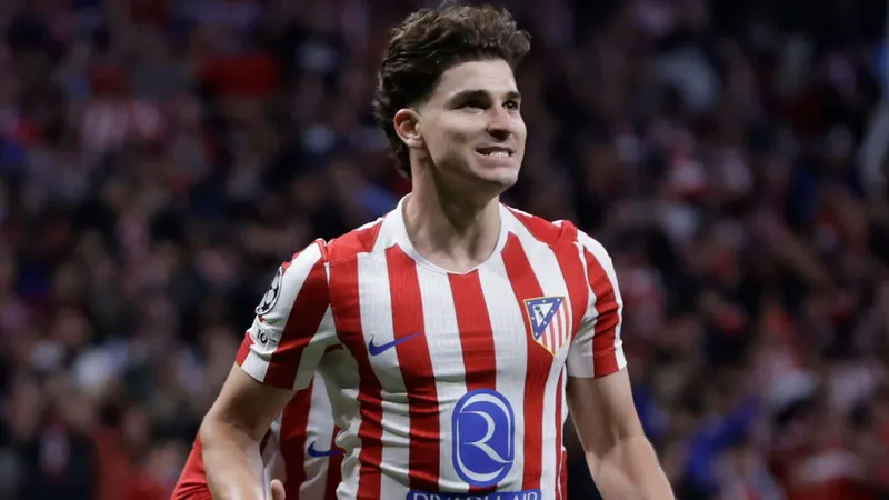 El Atlético de Madrid lo advierte: "Julián Álvarez no está a la venta"