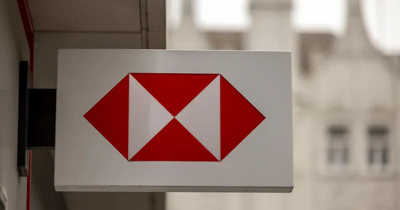 Acciones de HSBC caen hasta 6,75% tras presentar resultados trimestrales por debajo de lo esperado