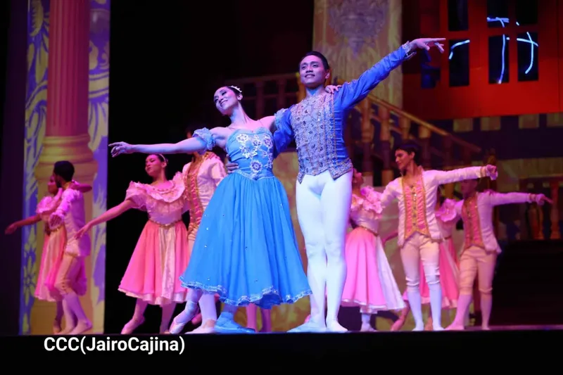 Más de 130 artistas llenan el escenario con La Cenicienta