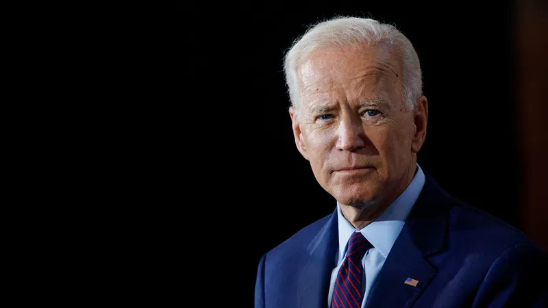 Joe Biden se roba el protagonismo en la presentación del libro de su esposa preguntándole esto