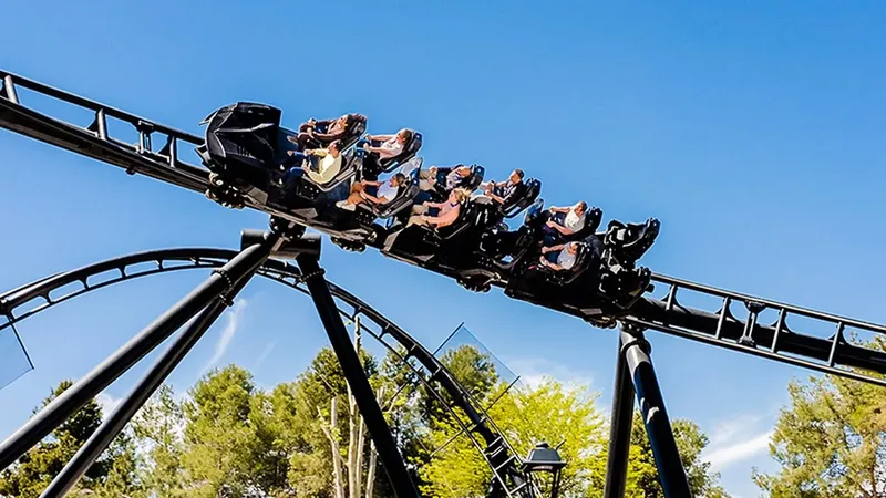 Parque Warner Madrid lo confirma tras el incidente de Batman Gotham City Escape: «La montaña rusa permanece cerrada»
