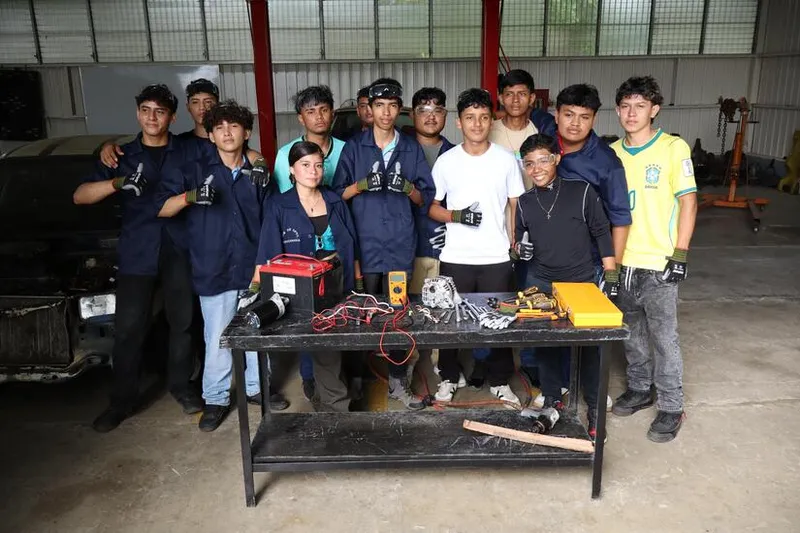 Más de 50 mil jóvenes regresan a clases técnicas