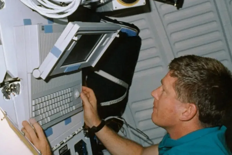 En 1991 la NASA envió el primer email desde el espacio. Lo increíble es que no usó un superordenador, sino un Mac que cualquiera podía comprar