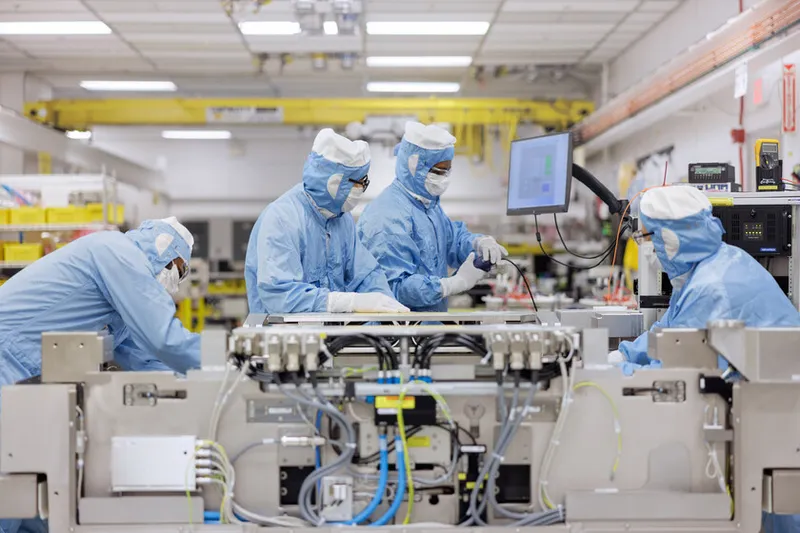 ASML advierte: "Estrangular a China puede acabar creando un competidor"