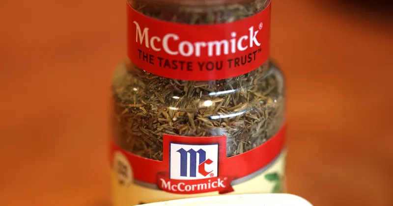 McCormick supera previsiones gracias a precios más altos y reembolso de aranceles