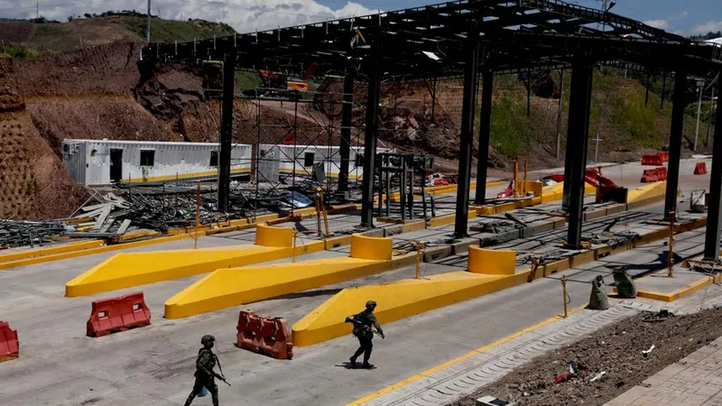 Se registran ataques con explosivos en Colombia durante el primer día de Gobierno de De la Espriella