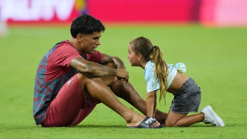 El Al-Hilal tensa la cuerda y cita a Cancelo para la pretemporada