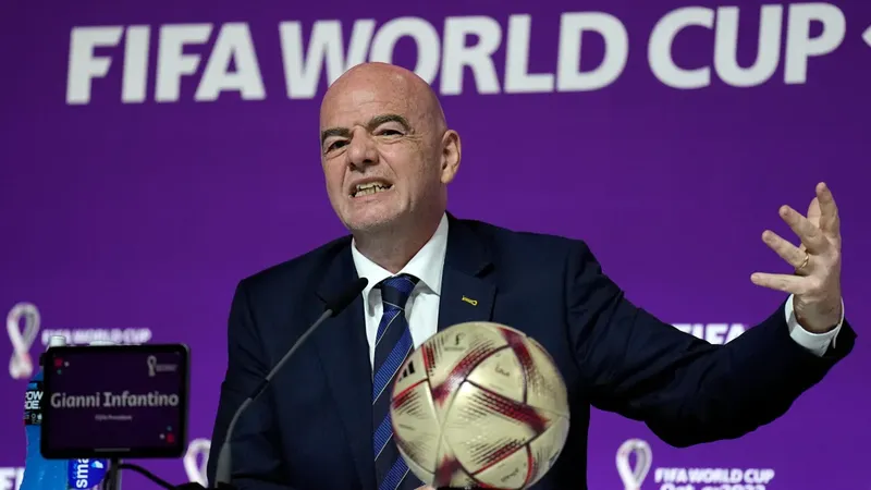 Gianni Infantino si cuenta con el apoyo de grandes leyendas del fútbol mundial