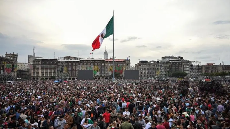 México celebra su Independencia con un multitudinario desfile militar
