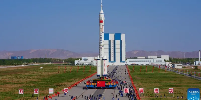 China avanza con el traslado de la nave Shenzhou-23 al área de lanzamiento