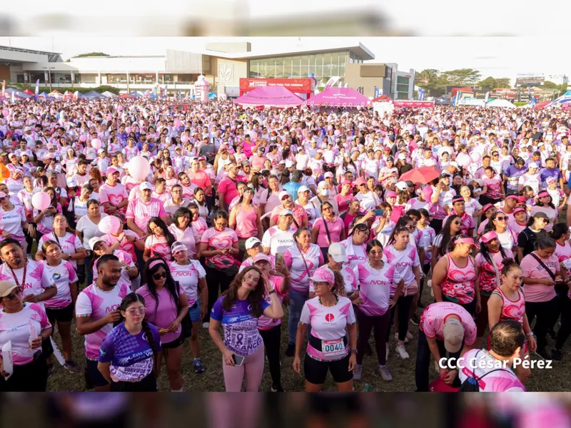 Yo corro por ellas! Familias vestidas de rosa se unen a la lucha contra el cáncer de mama