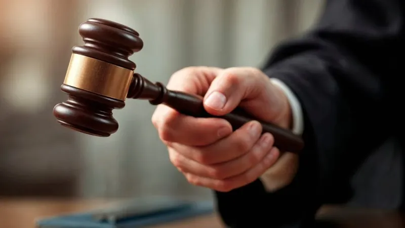 Un juicio terminó en desastre porque los abogados confiaron demasiado en la IA: el juez descubrió que estaban citando casos que nunca existieron