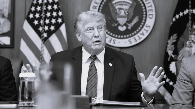 Irán niega acuerdo anunciado por Donald Trump tras suspensión de ataque
