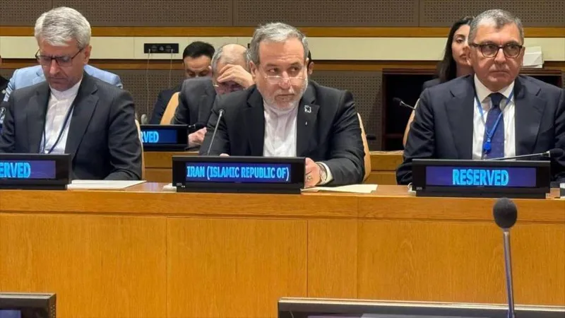 Canciller iraní destaca el papel de ECO en la paz regional y la integración económica