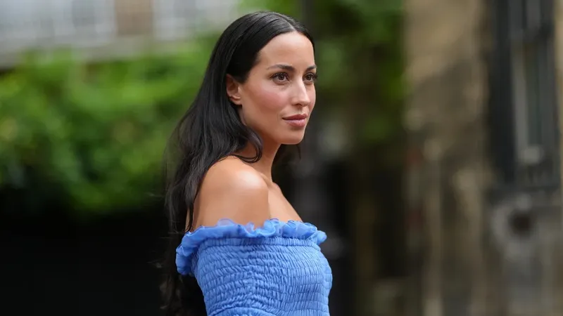 Inés de Ramón impone la tendencia 'boho chic' en el 'front row' de Chloé