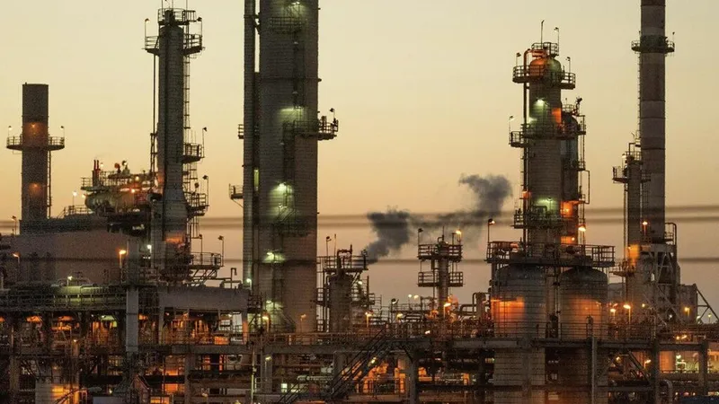 Las reservas estratégicas de petróleo de EEUU caen a mínimos de más de 40 años