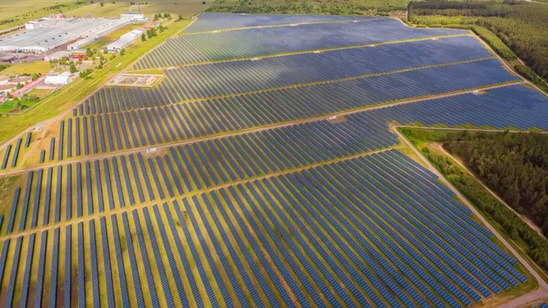 España encabeza el boom solar y eólico que transforma el Mediterráneo