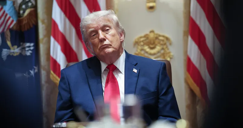 Trump firma una orden para reforzar la ciberseguridad frente a amenazas de IA