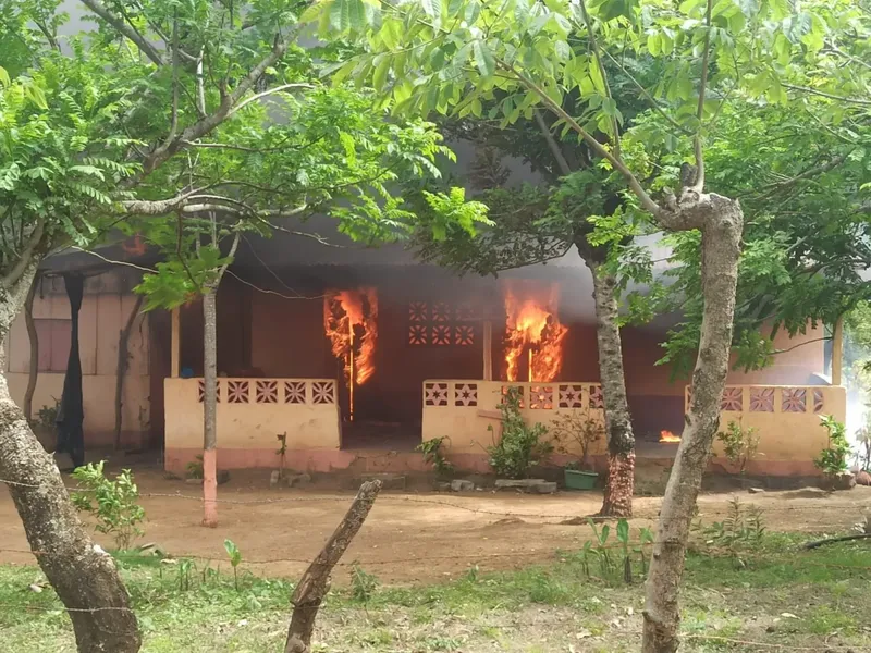 Incendio arrasa casa y deja sin nada a familia en Nindirí