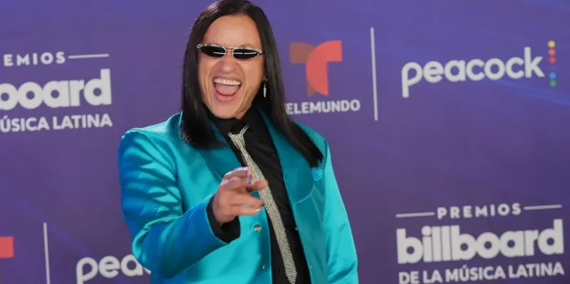 Elvis Crespo revela que «Suavemente» le sigue dando una fortuna