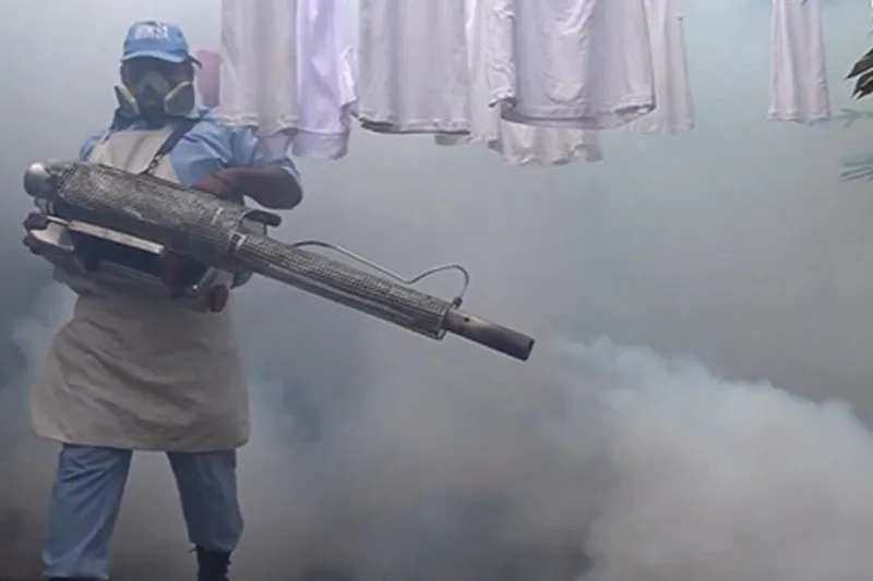 Previenen enfermedades epidémicas con jornada de fumigación