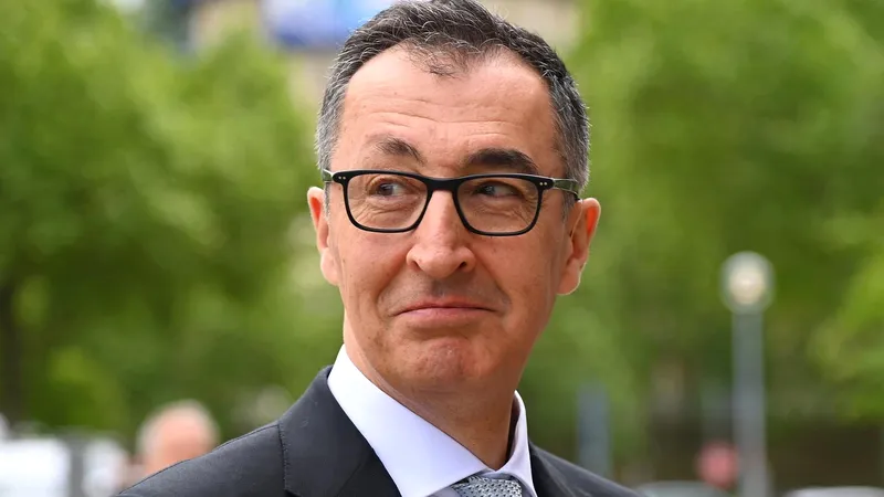 Un político ecologista alemán cuestiona el veto a los coches de combustión: "¿De qué sirve si acabamos conduciendo eléctricos chinos?"