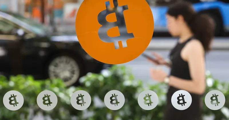 Bitcoin cae a mínimos de casi dos semanas por venta masiva de tecnológicas